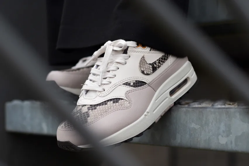 Кроссовки Nike Air Max 1 '87 Wmns «Snakeskin» - это обязательный атрибут весны 2025 года