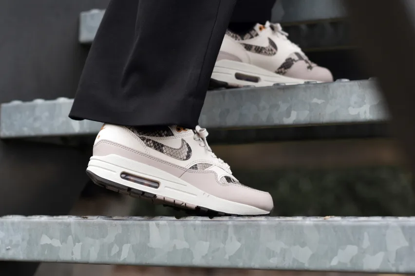Кроссовки Nike Air Max 1 '87 Wmns «Snakeskin» - это обязательный атрибут весны 2025 года