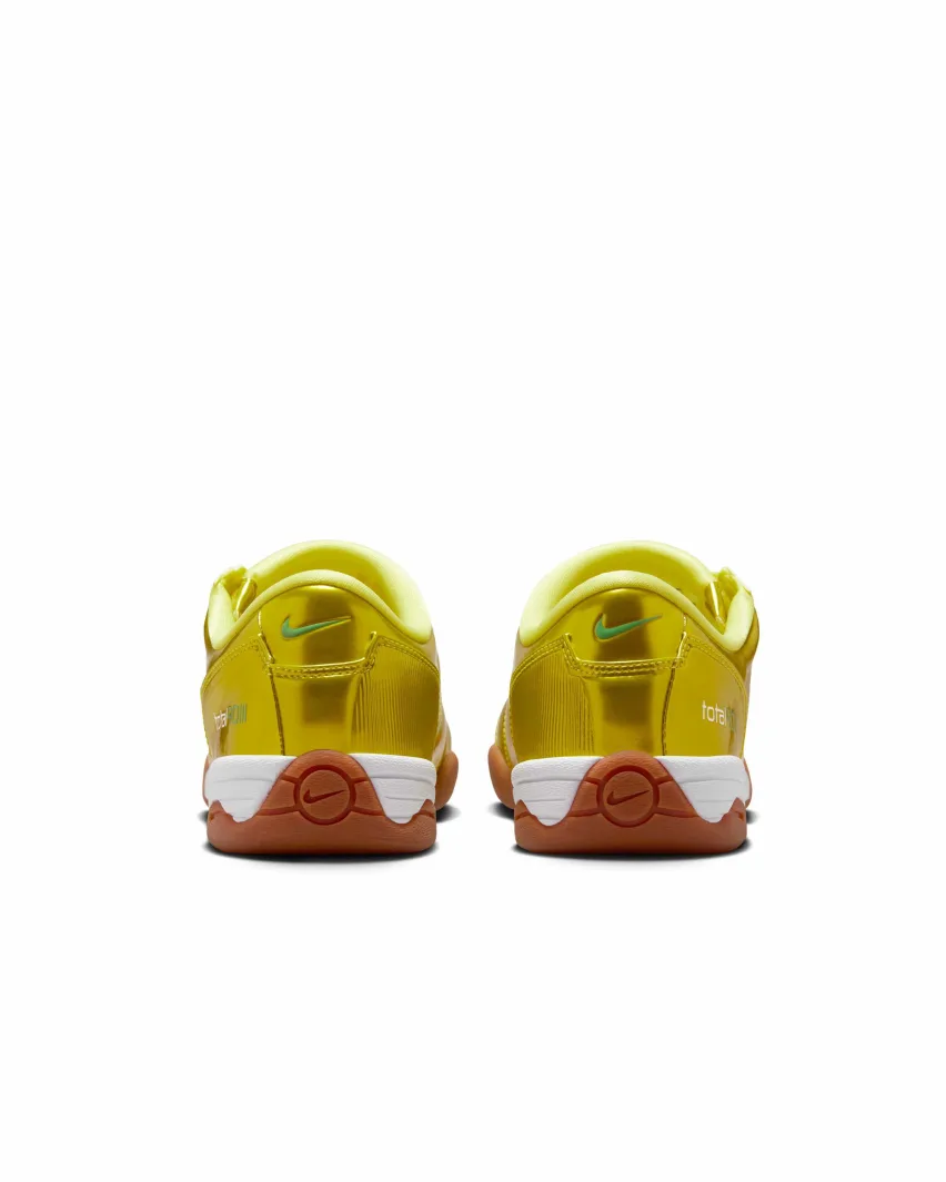 Кроссовки Nike Total 90 в расцветках «Safety Orange» и «Dynamic Yellow» поступили в продажу 1 апреля