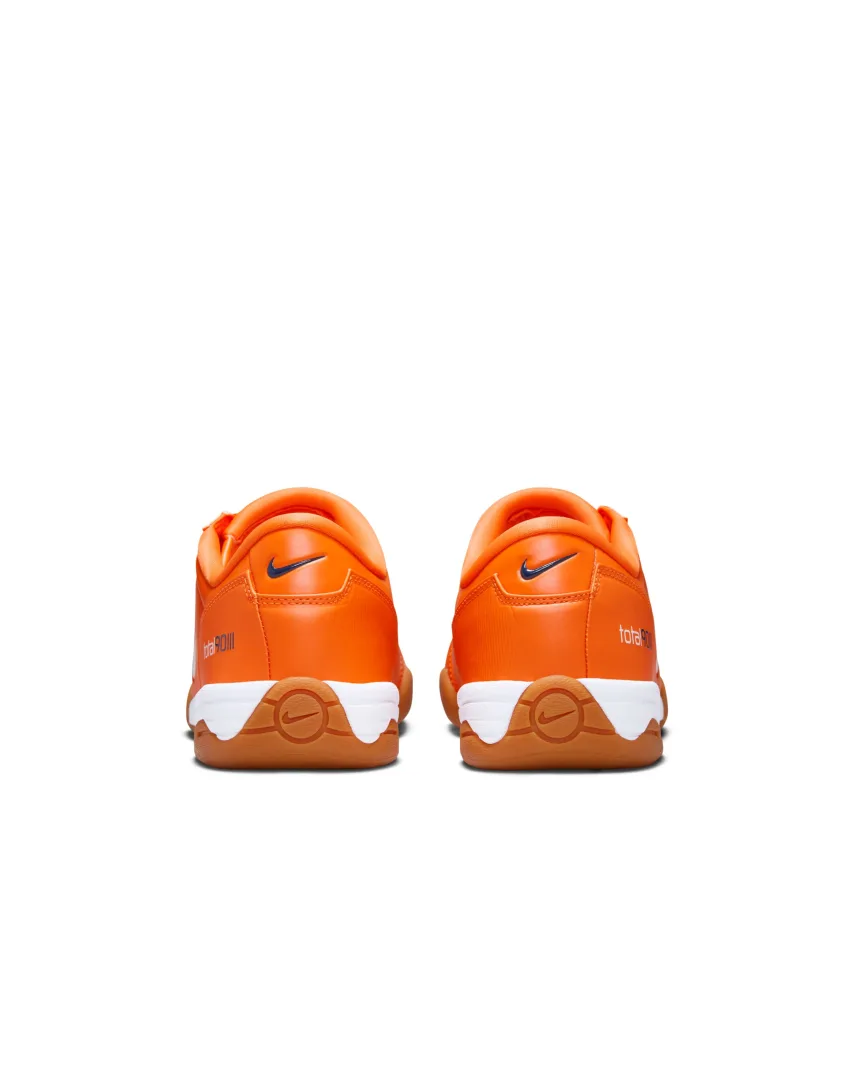 Кроссовки Nike Total 90 в расцветках «Safety Orange» и «Dynamic Yellow» поступили в продажу 1 апреля