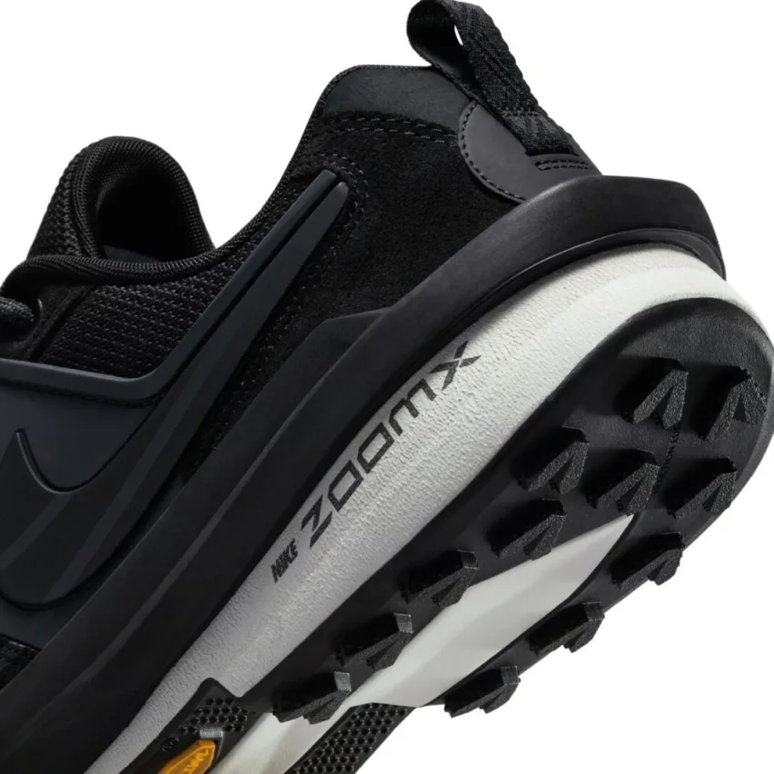 9 мая, в пятницу, Nike и Sacai выпустят новые кроссовки Zegamadome в трёх ярких расцветках