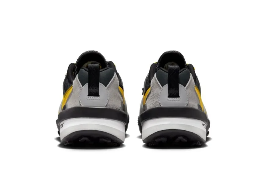 9 мая, в пятницу, Nike и Sacai выпустят новые кроссовки Zegamadome в трёх ярких расцветках