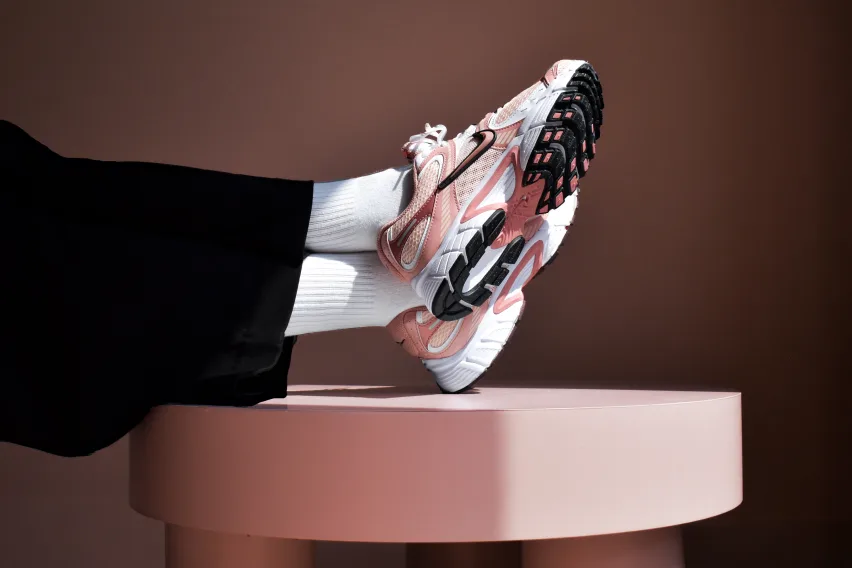 Стильные кроссовки Nike V5 RNR в новой расцветке «Washed Coral»