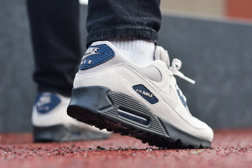 Сдержанные, но такие стильные: Nike Air Max 90 «Light Orewood Brown»