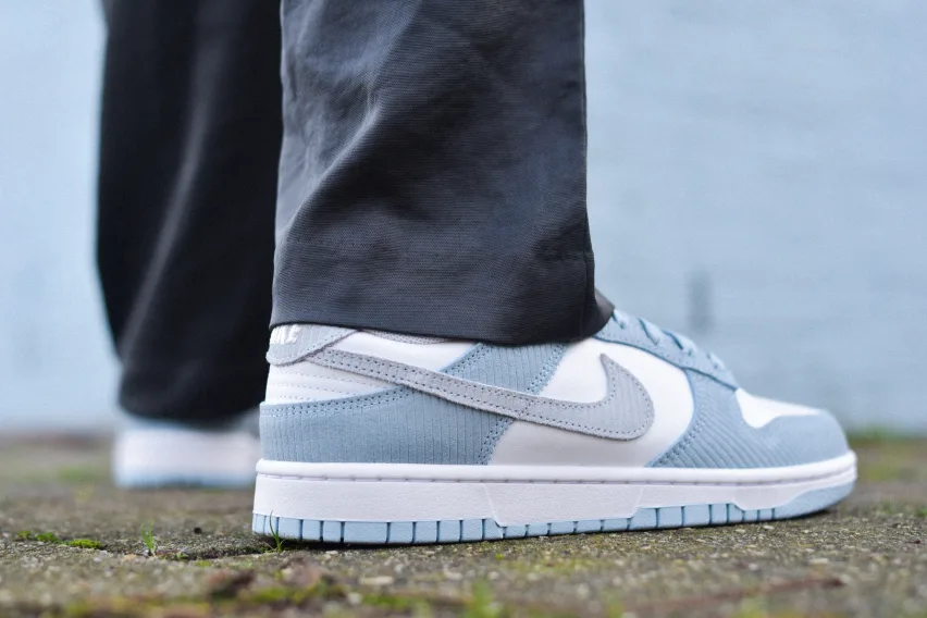 Nike использует «Blue Corduroy» для создания весеннего образа Nike Dunk Low