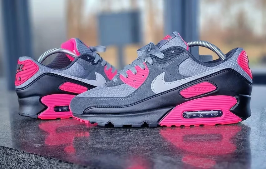 Nike Air Max 90 в яркой расцветке «Hyper Pink»