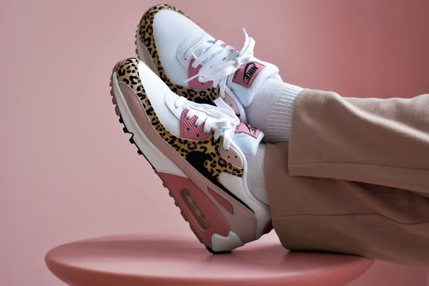 Nike представляет Air Max 90 в ярко-розовой расцветке «Leopard Rust Pink»