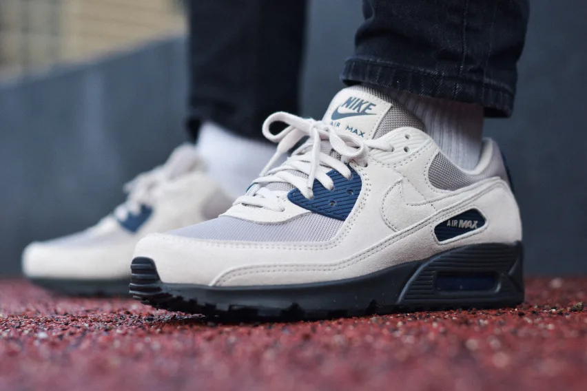 Сдержанные, но такие стильные: Nike Air Max 90 «Light Orewood Brown»