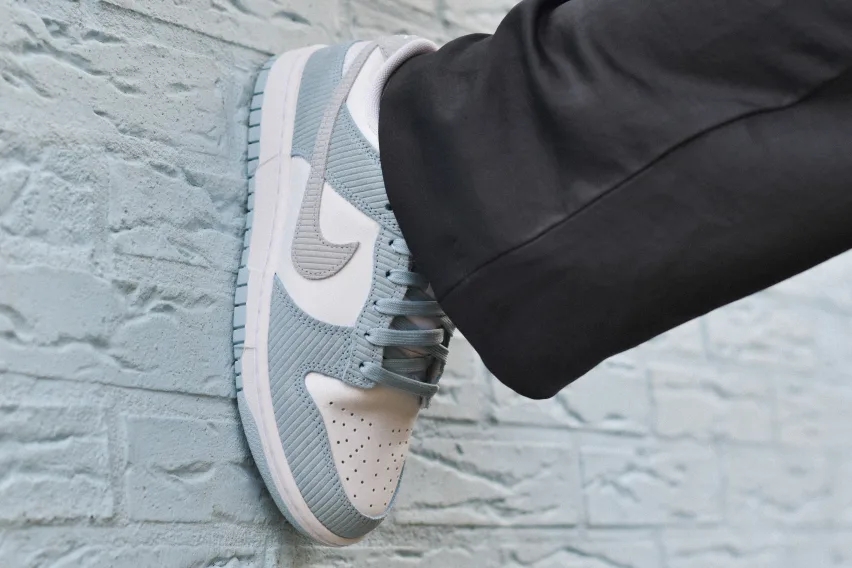 Nike использует «Blue Corduroy» для создания весеннего образа Nike Dunk Low