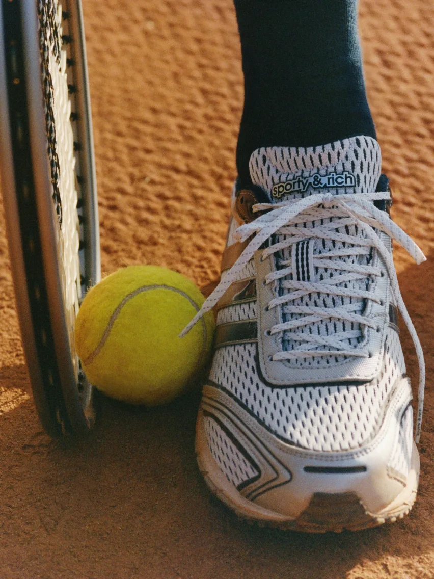Sporty & Rich и Adidas выпускают новые кроссовки Blanc и Adizero - идеальный вариант для игры на теннисном корте и за его пределами