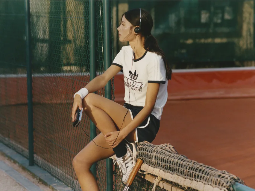Sporty & Rich и Adidas выпускают новые кроссовки Blanc и Adizero - идеальный вариант для игры на теннисном корте и за его пределами