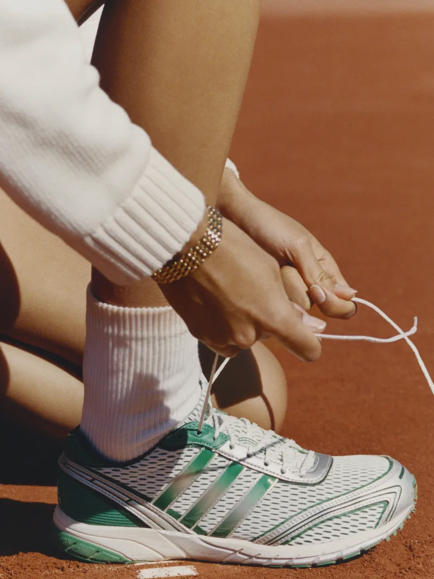 Sporty & Rich и Adidas выпускают новые кроссовки Blanc и Adizero - идеальный вариант для игры на теннисном корте и за его пределами