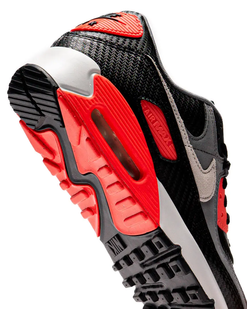 Nike придаёт Air Max 90 футуристический вид благодаря расцветке «Infrared Carbon Fiber»