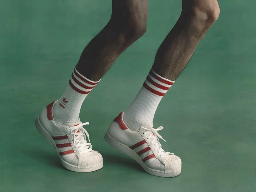15 мая Adidas и AVAVAV запустили в продажу четыре модели футуристических кроссовок в приложении Confirmed