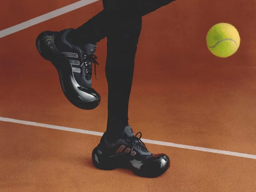 15 мая Adidas и AVAVAV запустили в продажу четыре модели футуристических кроссовок в приложении Confirmed