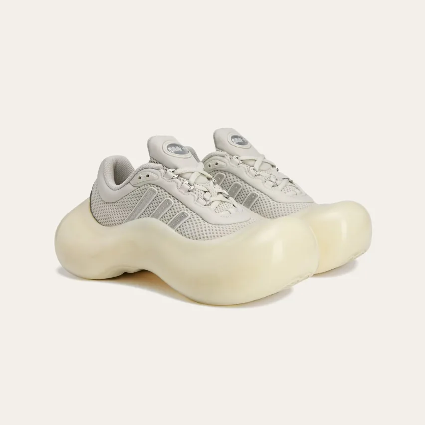 15 мая Adidas и AVAVAV запустили в продажу четыре модели футуристических кроссовок в приложении Confirmed