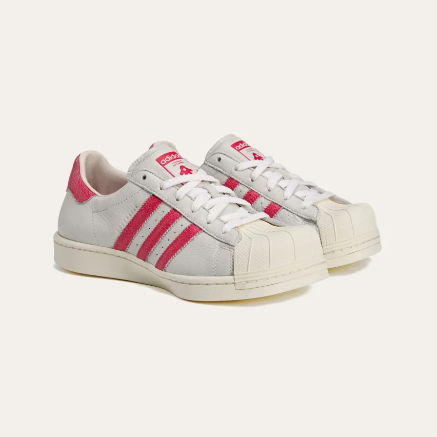 15 мая Adidas и AVAVAV запустили в продажу четыре модели футуристических кроссовок в приложении Confirmed