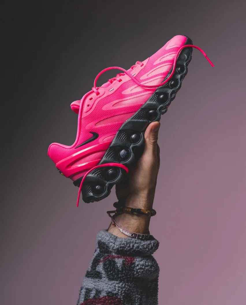 Nike выпустил новые кроссовки Air Max DN8 в ярко-розовой расцветке «Hyper Pink»