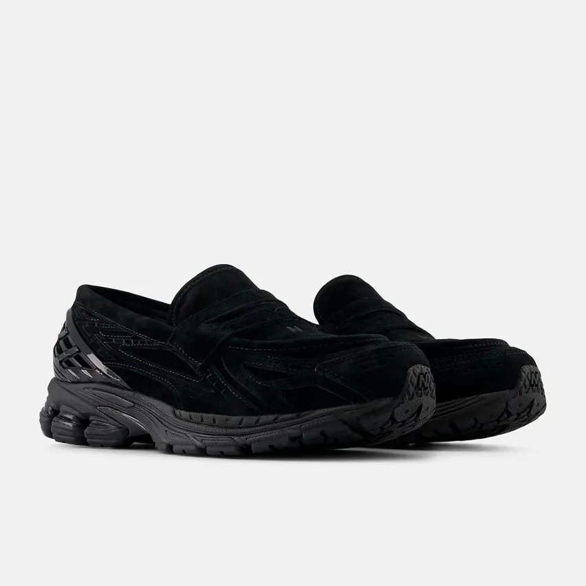 New Balance представил коричневые и чёрные замшевые версии 1906 Loafer
