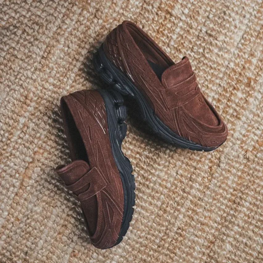 New Balance представил коричневые и чёрные замшевые версии 1906 Loafer