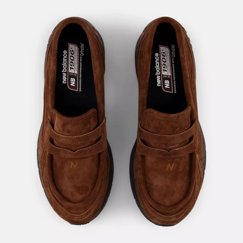 New Balance представил коричневые и чёрные замшевые версии 1906 Loafer