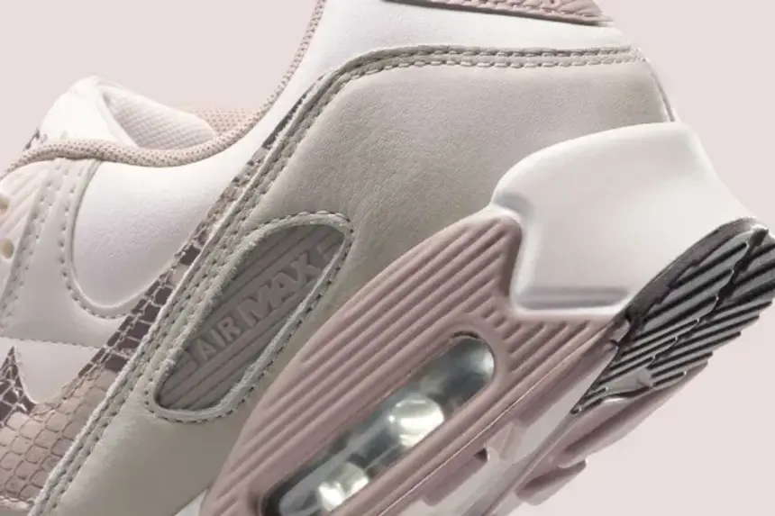 Nike предлагает кроссовки Air Max 90 в изысканной расцветке «Light Pink Snakeskin»