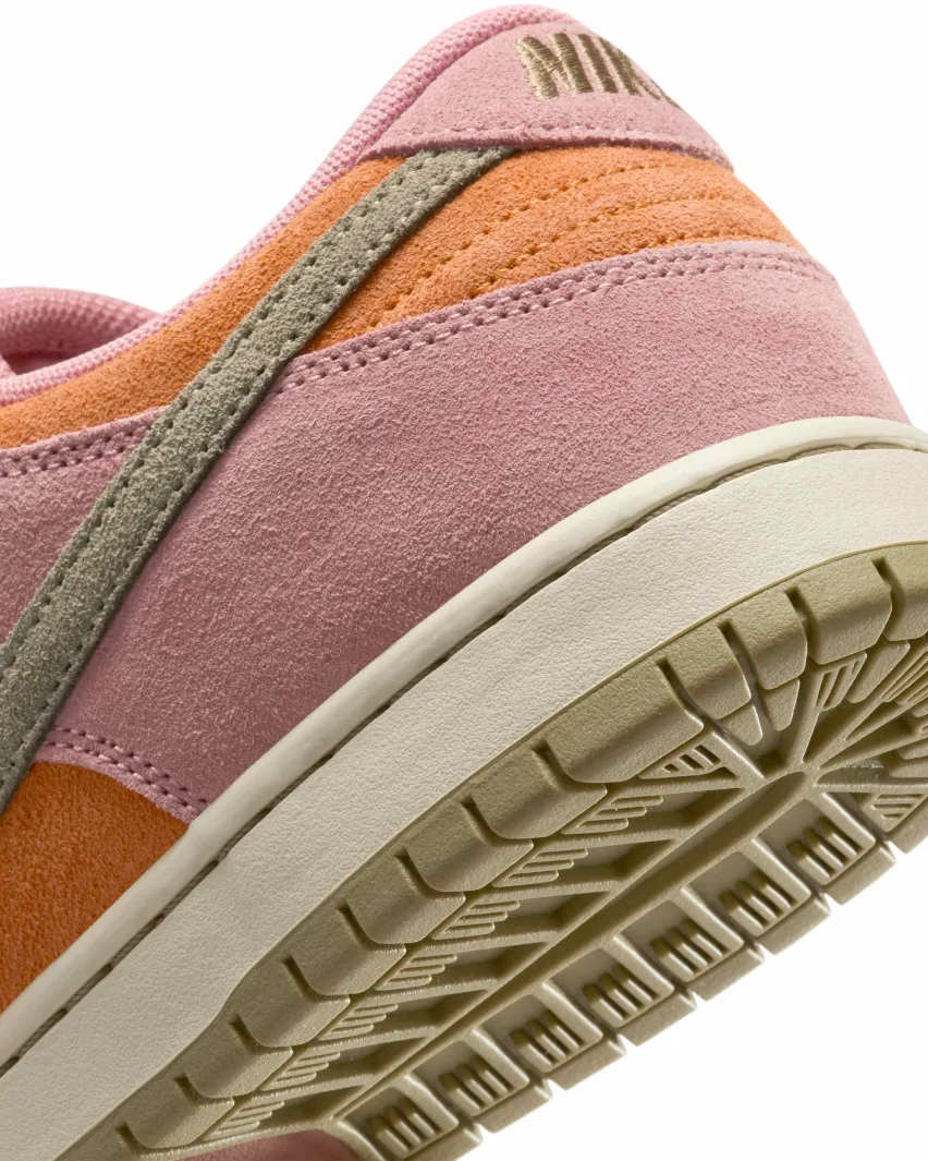 Летняя новинка: Nike SB Dunk Low Pro «Red Stardust»