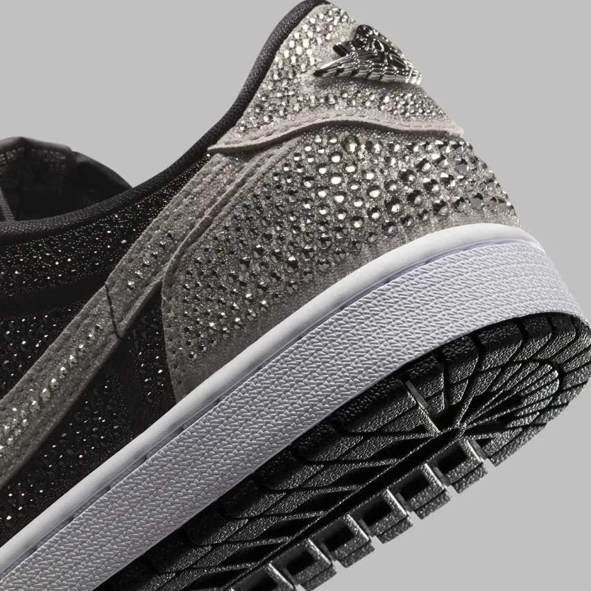 Swarovski и Jordan выпускают одни из самых роскошных Jordan 1 - AJ1 Low «Stealth»