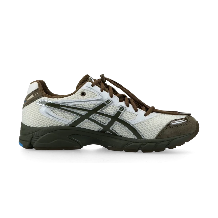 Temptation Vacation и Asics перенесут вас на побережье Австралии с новыми кроссовками Gel-DS Trainer 14 "Cream"