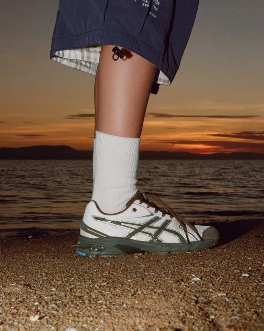 Temptation Vacation и Asics перенесут вас на побережье Австралии с новыми кроссовками Gel-DS Trainer 14 "Cream"