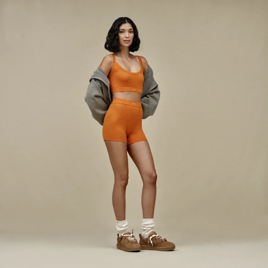 Модель UGG Lo Lowmel сочетает в себе тапочки и кроссовки