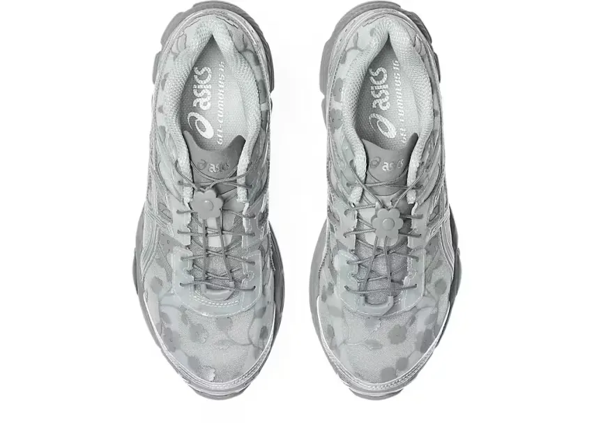 27 июня Asics и Cecilie Bahnsen выпустят три пары кроссовок Gel-Cumulus 16 с цветочным принтом