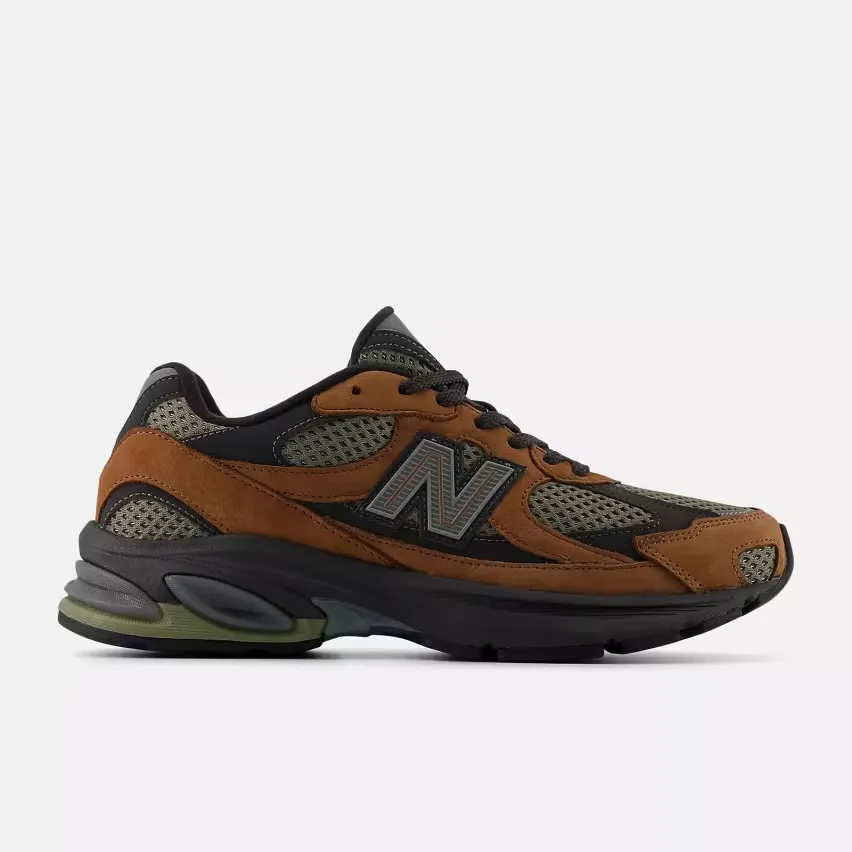 25 июня компания New Balance выпускает кроссовки 2010 в расцветке «Pecan»