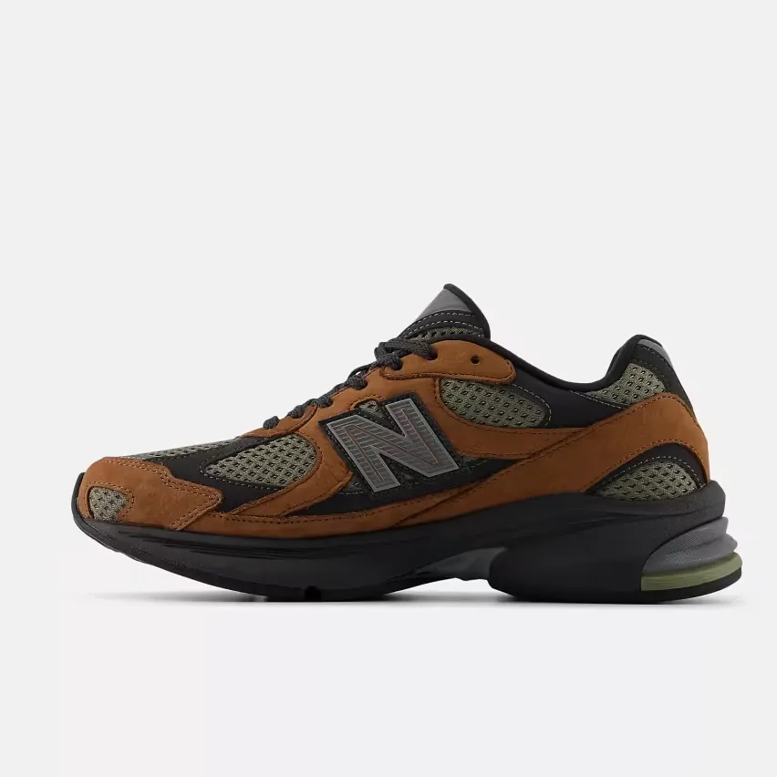 25 июня компания New Balance выпускает кроссовки 2010 в расцветке «Pecan»