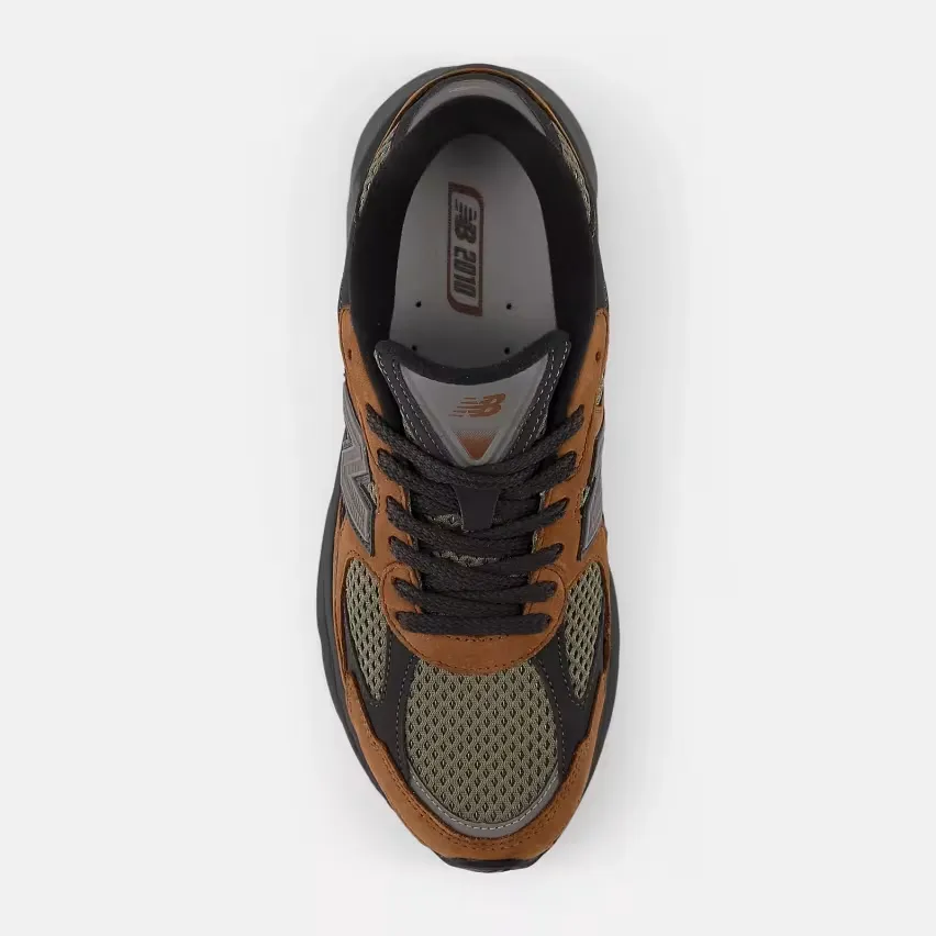 25 июня компания New Balance выпускает кроссовки 2010 в расцветке «Pecan»