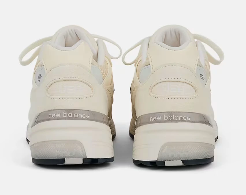В четверг, 5 июня, New Balance выпустит две новые модели кроссовок 992 Made in USA в цветах «Sweet Caramel» и «Calcium»