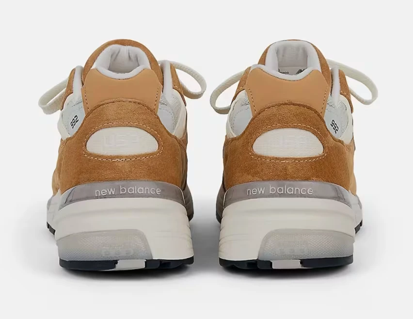 В четверг, 5 июня, New Balance выпустит две новые модели кроссовок 992 Made in USA в цветах «Sweet Caramel» и «Calcium»