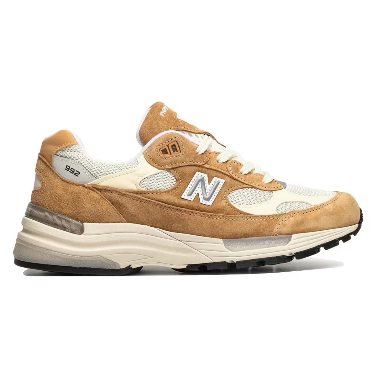 В четверг, 5 июня, New Balance выпустит две новые модели кроссовок 992 Made in USA в цветах «Sweet Caramel» и «Calcium»