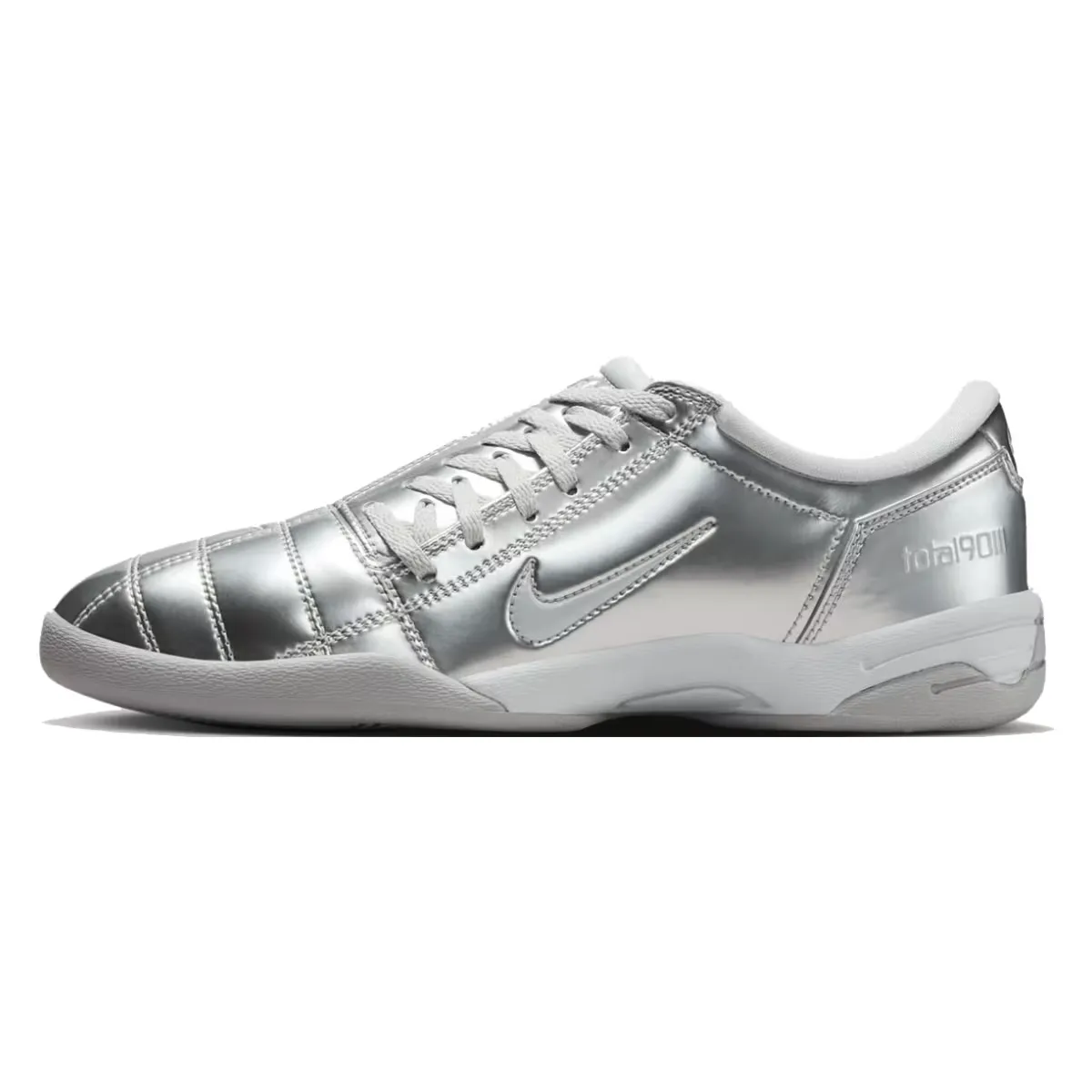 Сегодня Nike выпускает для улицы одиннадцать новых моделей кроссовок Total 90 с ностальгией по Y2K