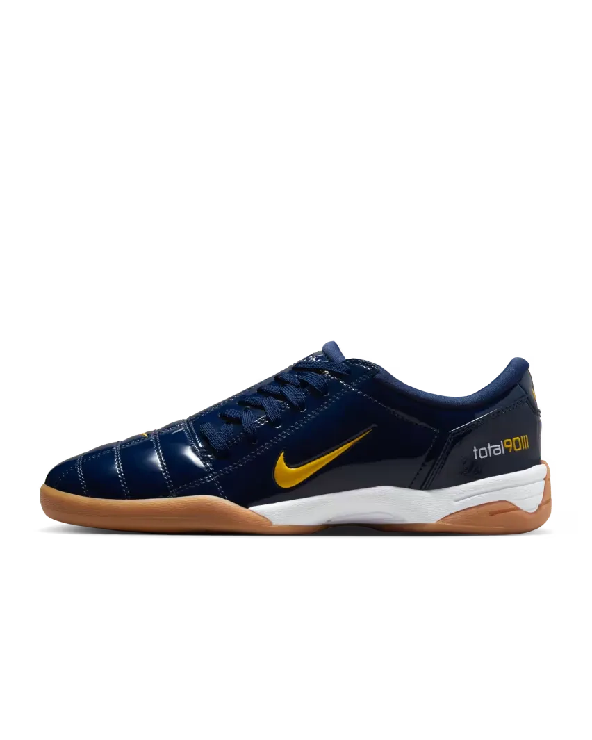 Сегодня Nike выпускает для улицы одиннадцать новых моделей кроссовок Total 90 с ностальгией по Y2K