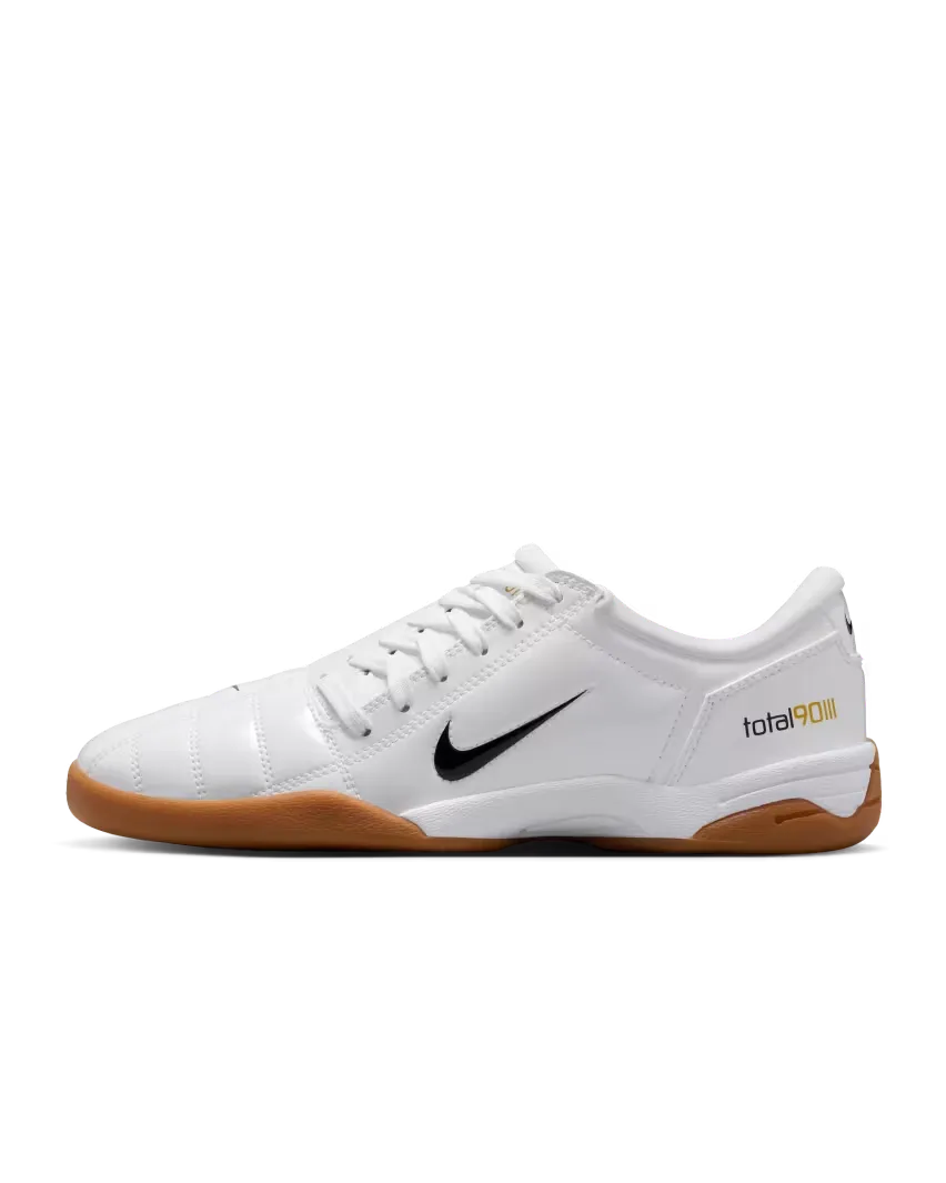 Сегодня Nike выпускает для улицы одиннадцать новых моделей кроссовок Total 90 с ностальгией по Y2K