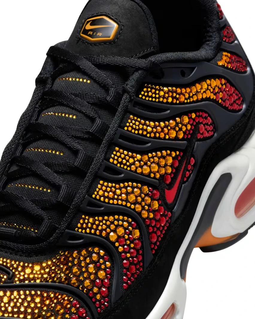Сияйте ярко в кроссовках Nike Air Max Plus с кристаллами Swarovski