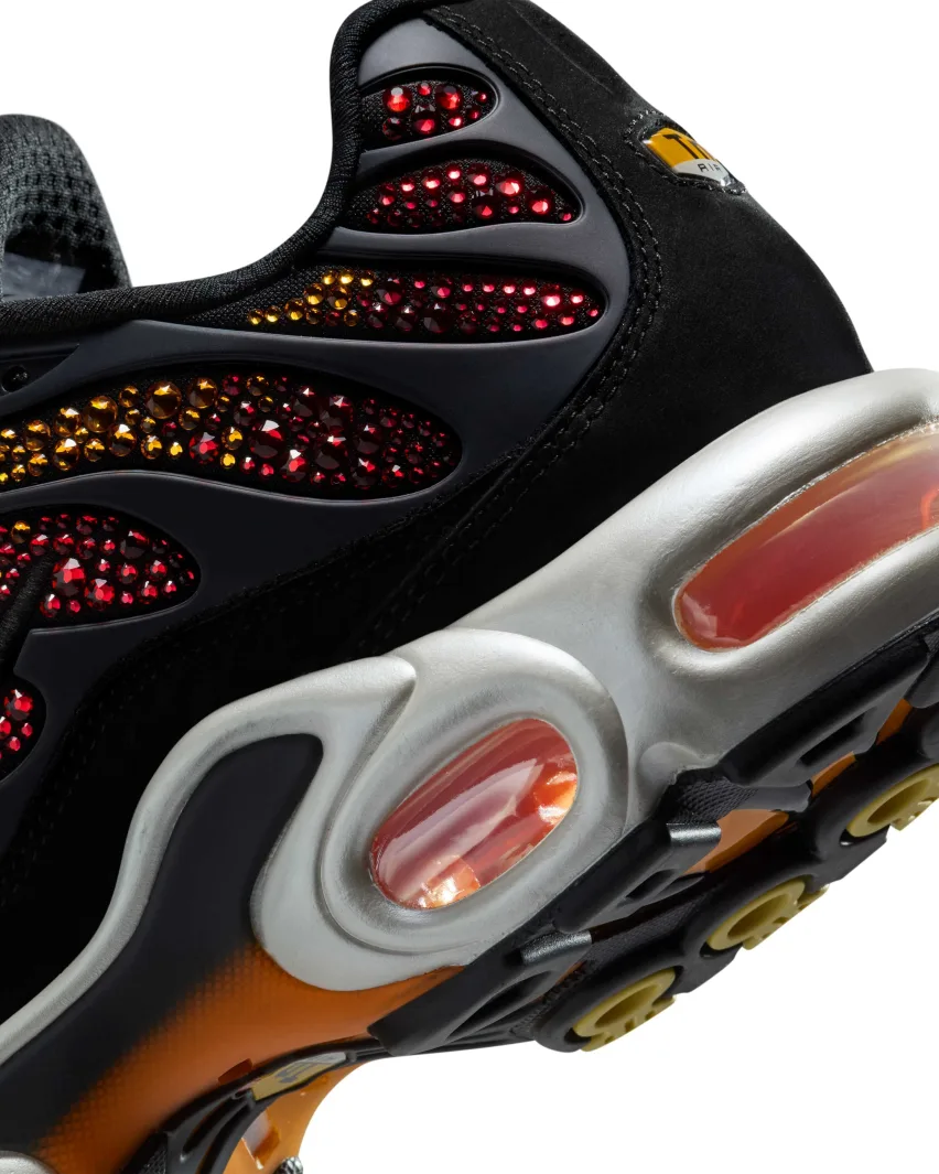 Сияйте ярко в кроссовках Nike Air Max Plus с кристаллами Swarovski