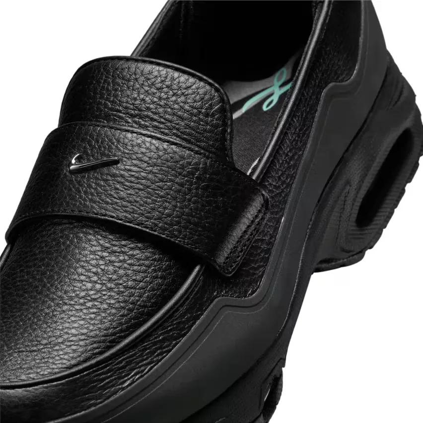 Nike тоже подхватывает тренд на лоферы — на подходе модель Air Max Phenomena Wmns «Black»
