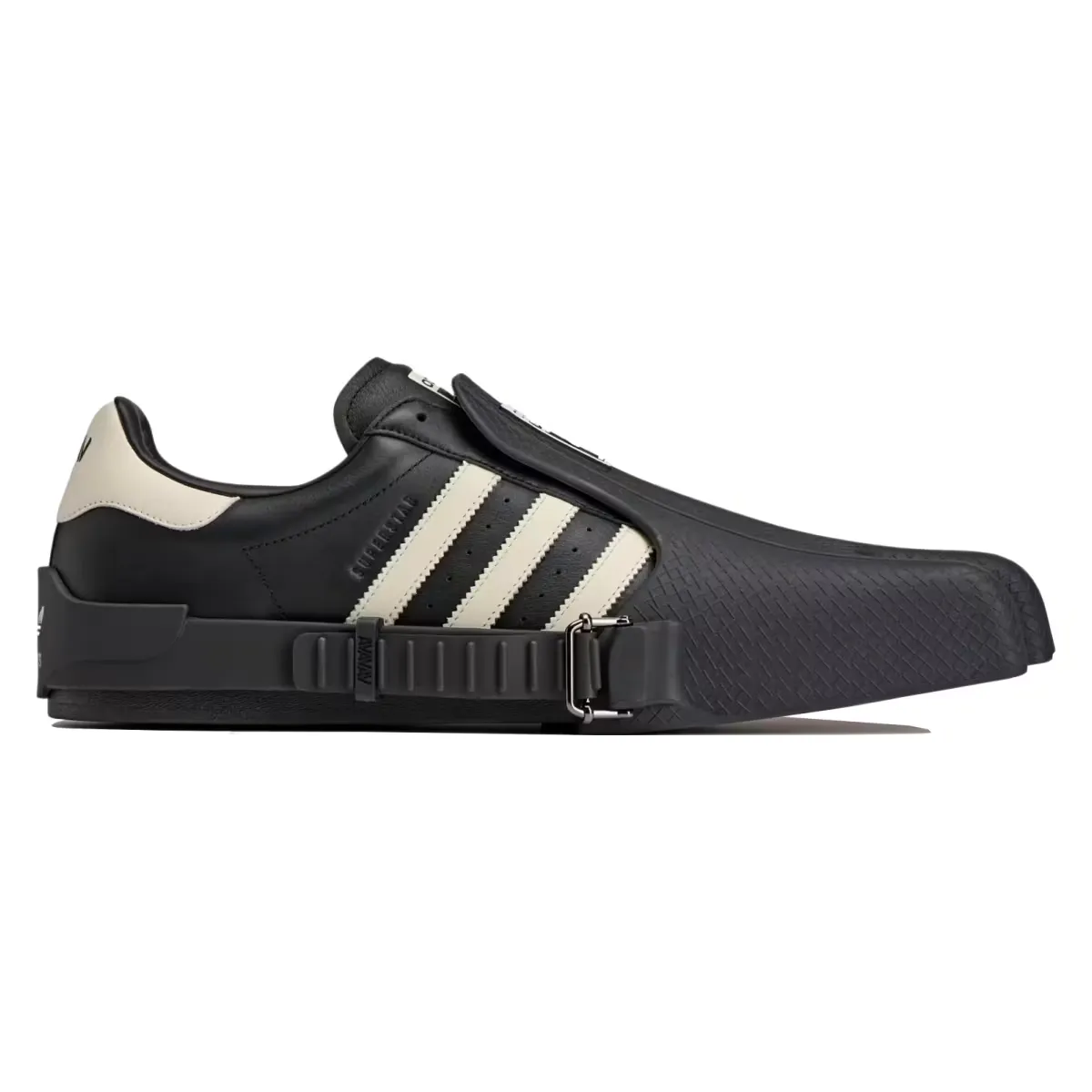 AVAVAV и Adidas снабдили кроссовки Superstar «суперпальцами»