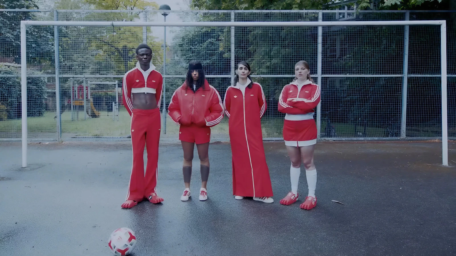 AVAVAV и Adidas снабдили кроссовки Superstar «суперпальцами»