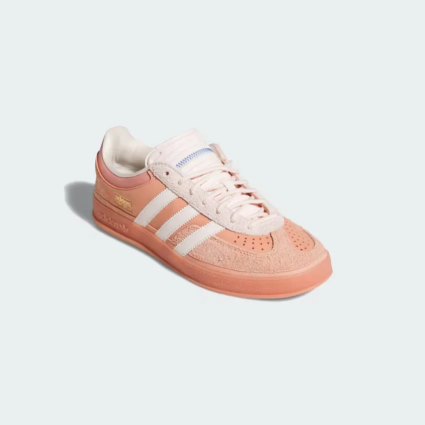 26 июля Adidas и Bad Bunny выпустят кроссовки Gazelle Indoor в стиле «Cabo Rojo»