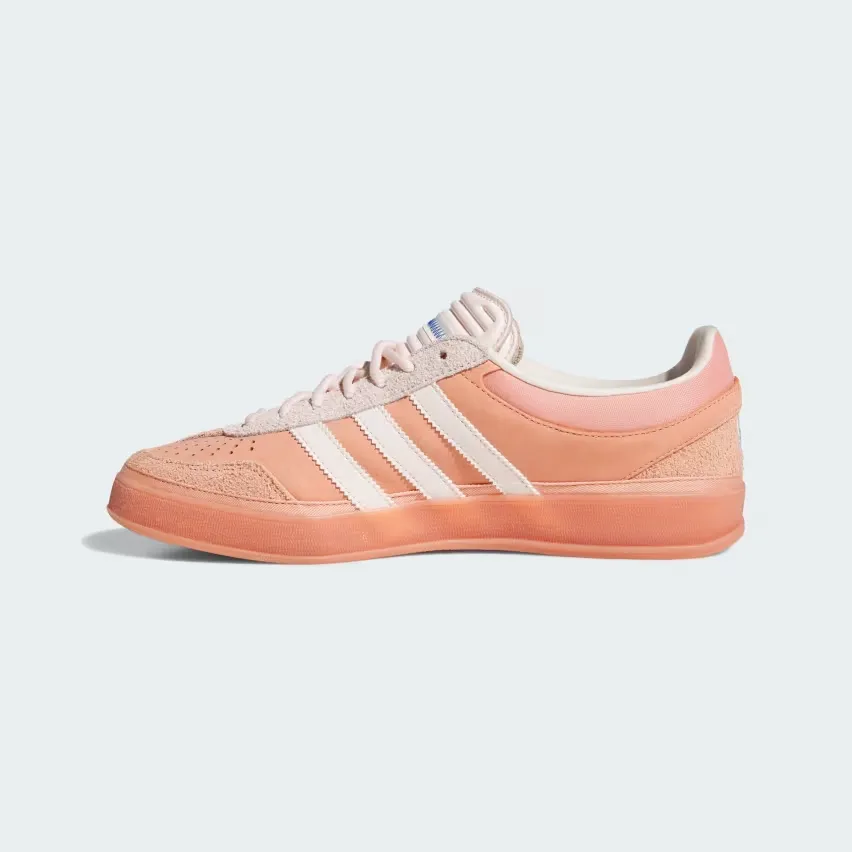 26 июля Adidas и Bad Bunny выпустят кроссовки Gazelle Indoor в стиле «Cabo Rojo»