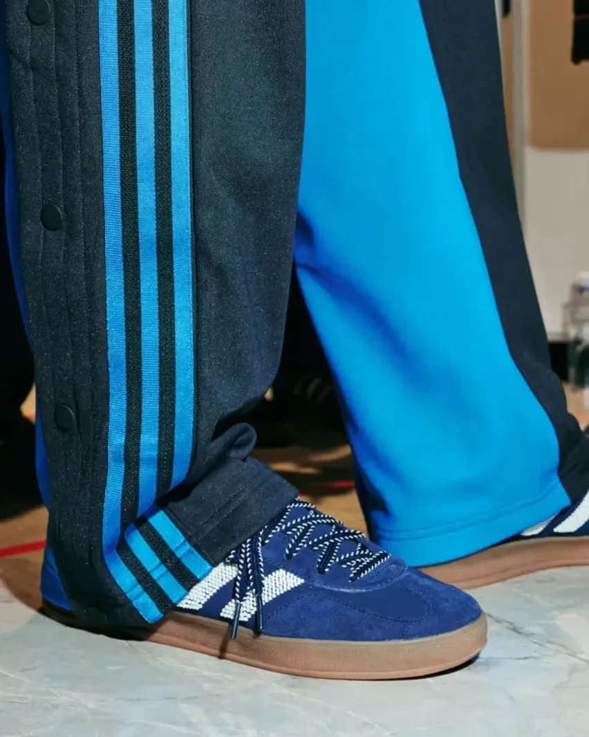CLOT и Adidas добавили красивый бисерный мотив к двум расцветкам кроссовок Gazelle