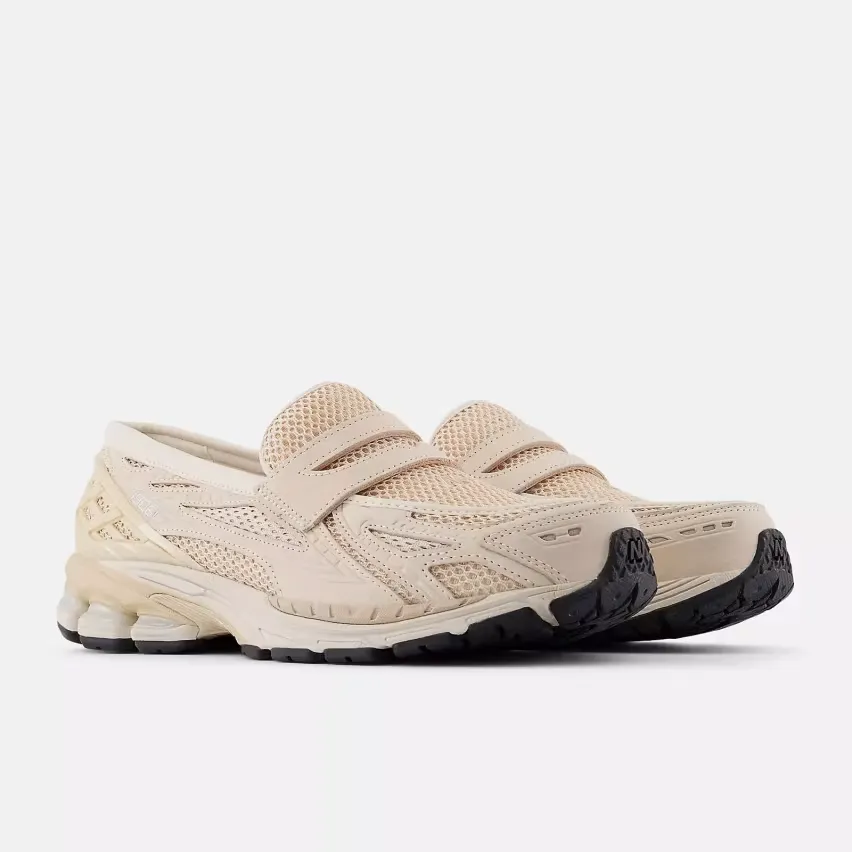30 июля New Balance выпускает две новые модели лоферов 1906 в цветах "Bisque" и "Woodland"